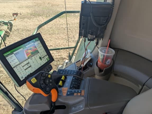 Image of John Deere S780 equipment image 4