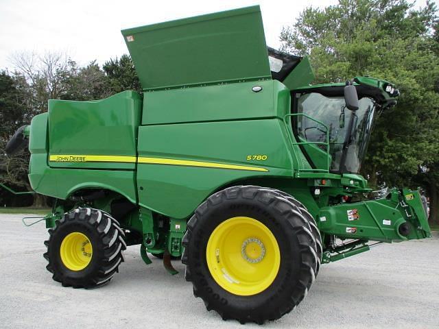 Image of John Deere S780 equipment image 1