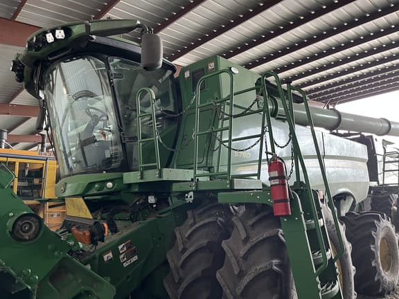 Image of John Deere S780 equipment image 4