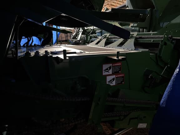 Image of John Deere S780 equipment image 2