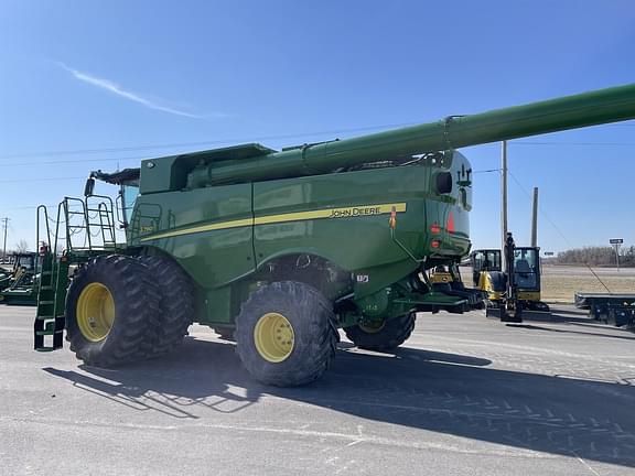 Image of John Deere S780 equipment image 4