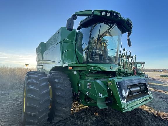 Image of John Deere S780 equipment image 4