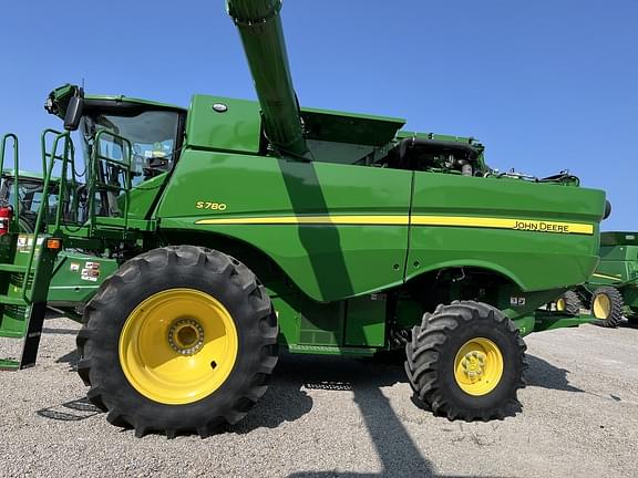 Image of John Deere S780 equipment image 2