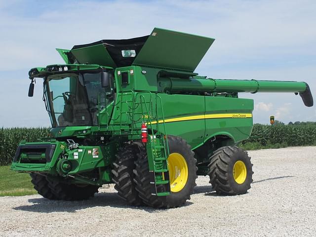 Image of John Deere S780 equipment image 1