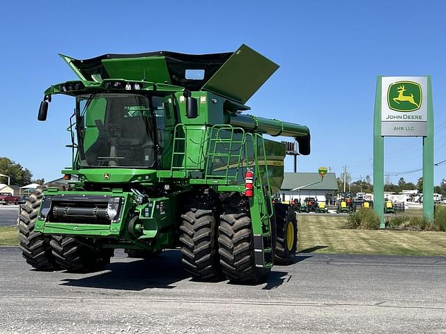 Image of John Deere S780 equipment image 1