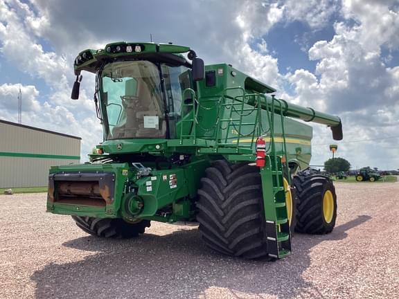 Image of John Deere S780 equipment image 2