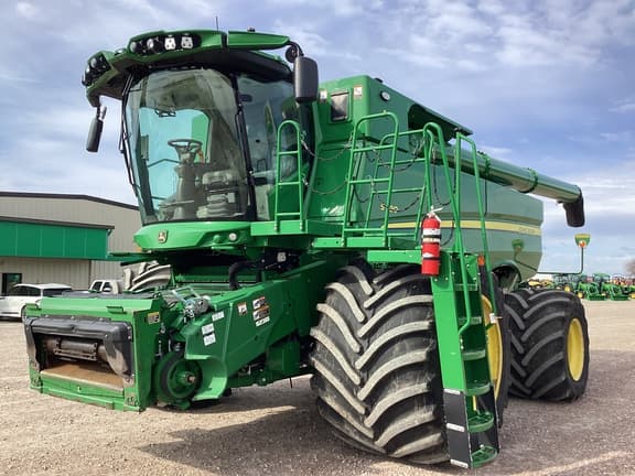 Image of John Deere S780 equipment image 2