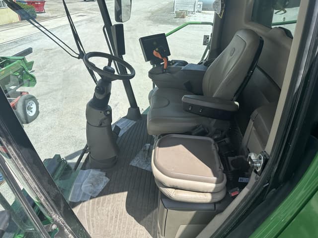 Image of John Deere S780 equipment image 2