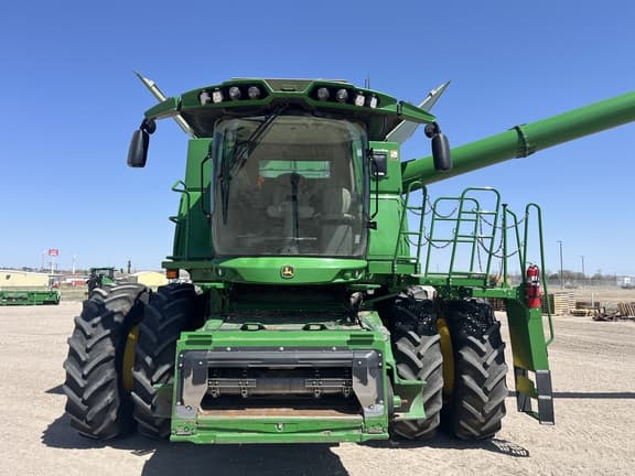 Image of John Deere S780 equipment image 1