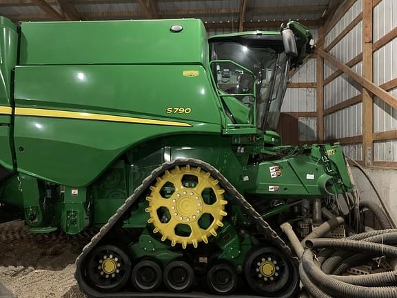 Image of John Deere S790 equipment image 1