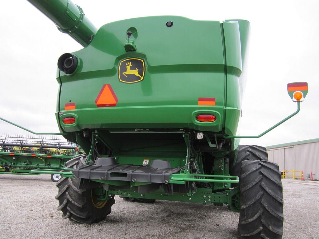 Image of John Deere S790 Image 0