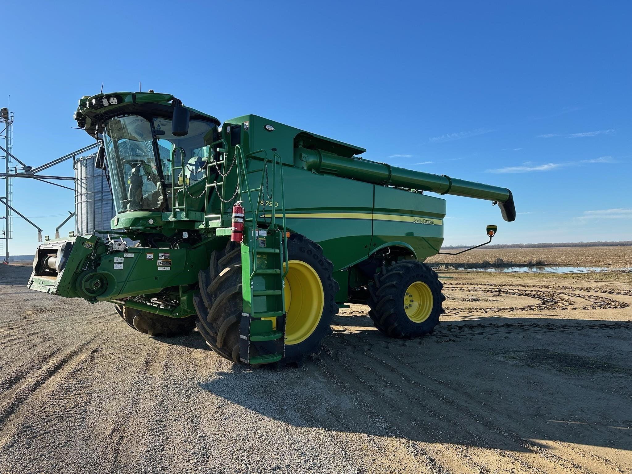2023 John Deere S790 Equipment Image0