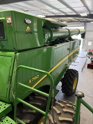 Image of John Deere S790 equipment image 1