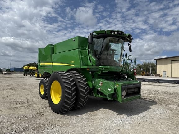 Image of John Deere S790 equipment image 1