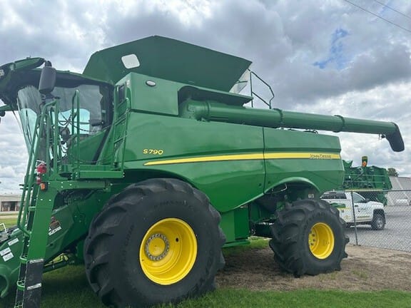 2023 John Deere S790 Equipment Image0