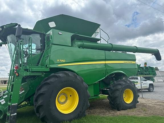 Image of John Deere S790 Primary image