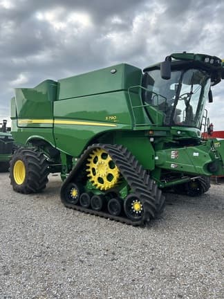 Image of John Deere S790 equipment image 1