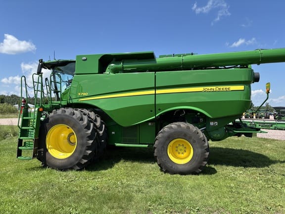 2023 John Deere S790 Equipment Image0