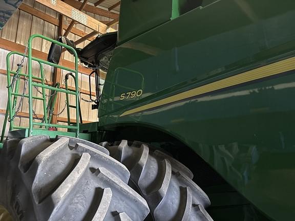 Image of John Deere S790 equipment image 1