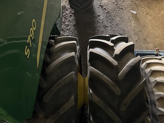 Image of John Deere S790 equipment image 4