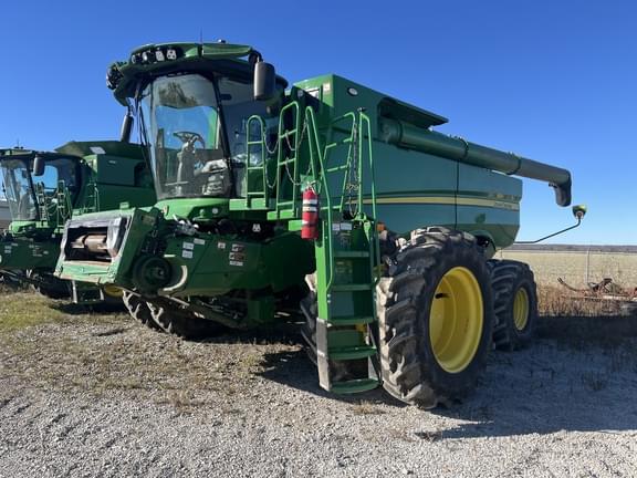 Image of John Deere S790 equipment image 1