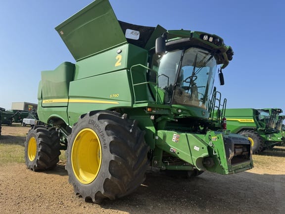 2023 John Deere S790 Equipment Image0