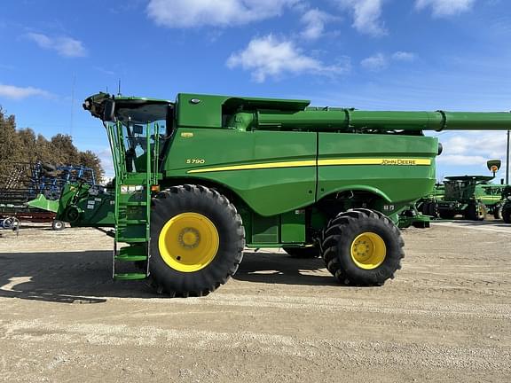 Image of John Deere S790 equipment image 2