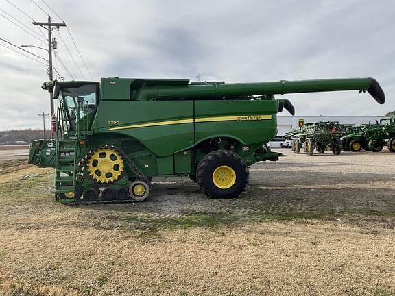 Image of John Deere S790 equipment image 1