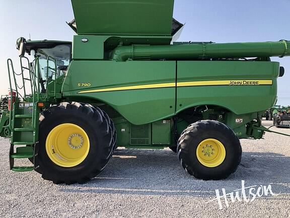 Image of John Deere S790 equipment image 4