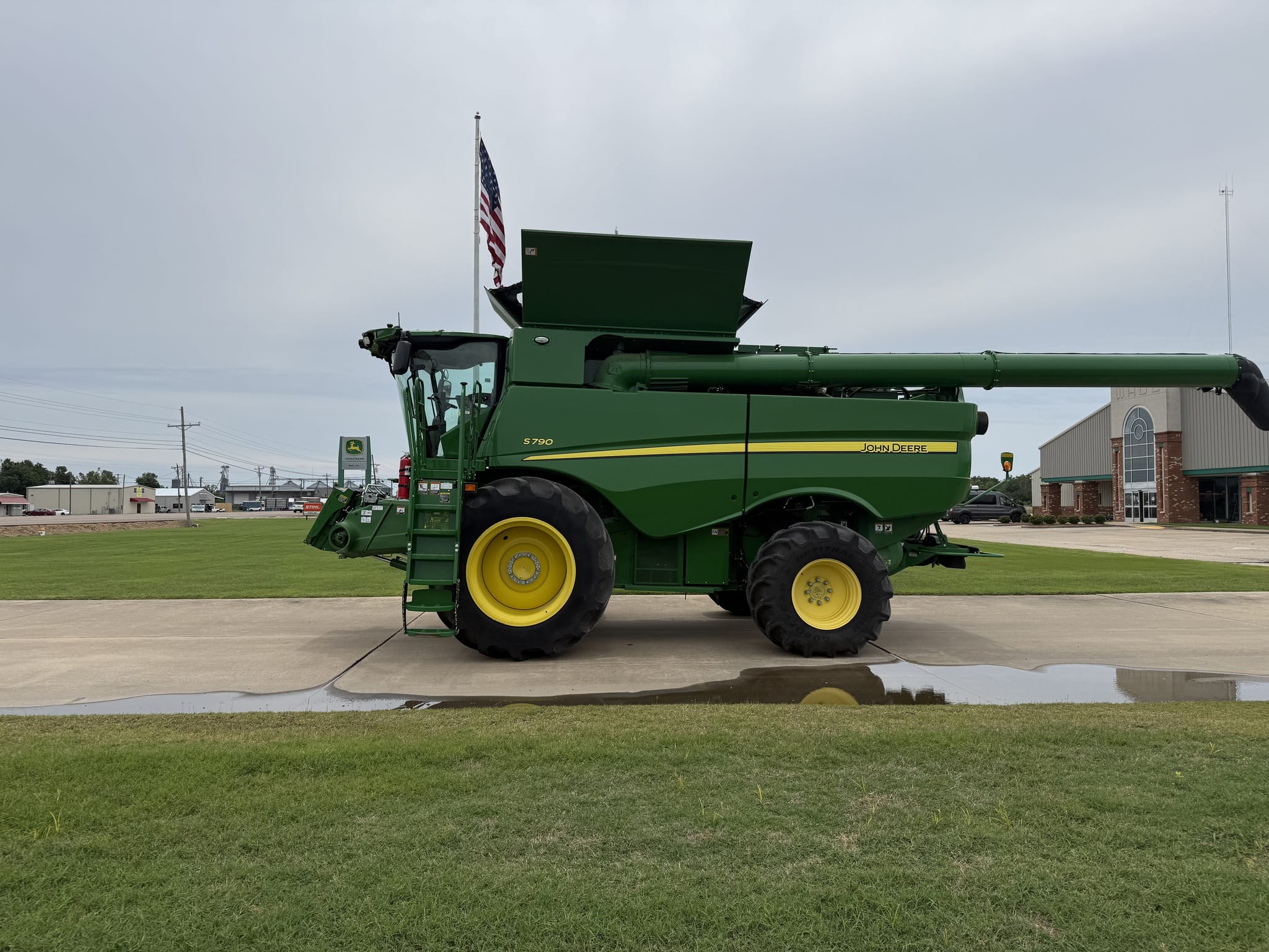 2023 John Deere S790 Equipment Image0