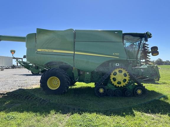 Image of John Deere S790 equipment image 1