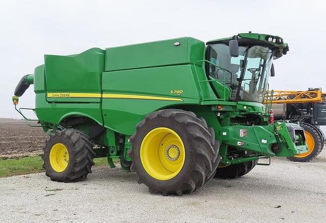 Image of John Deere S790 equipment image 2