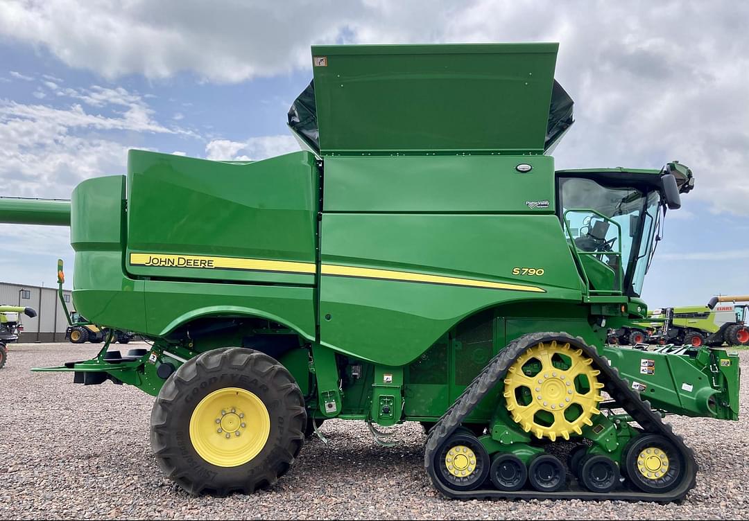 Image of John Deere S790 Primary image
