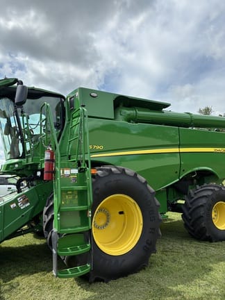 2023 John Deere S790 Equipment Image0
