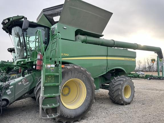 Image of John Deere S790 equipment image 1