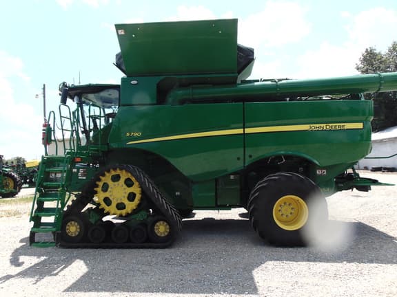 Image of John Deere S790 equipment image 1