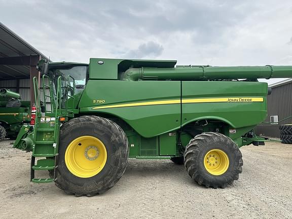 Image of John Deere S790 equipment image 1