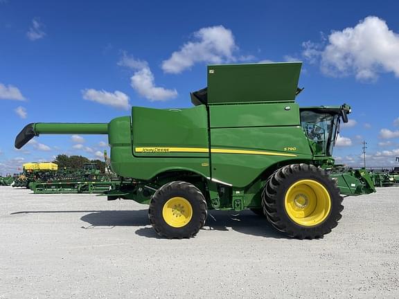 Image of John Deere S790 equipment image 3