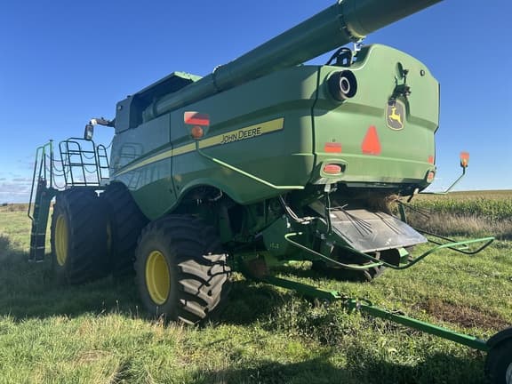 Image of John Deere S790 equipment image 2