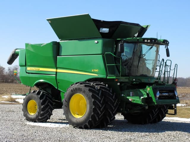 Image of John Deere S790 equipment image 1