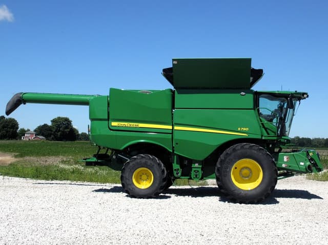 Image of John Deere S790 equipment image 4