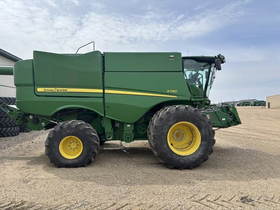 Image of John Deere S790 equipment image 4