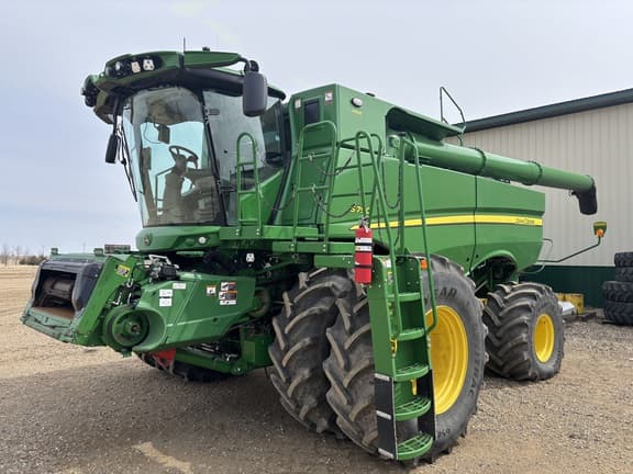 Image of John Deere S790 equipment image 1