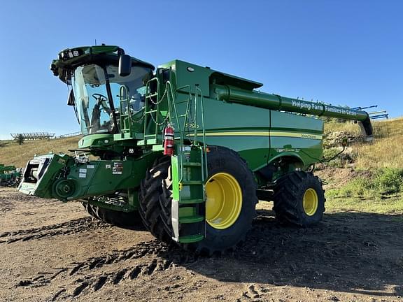 Image of John Deere S790 equipment image 1