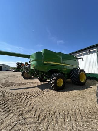 Image of John Deere S790 equipment image 4
