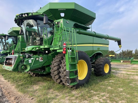 2023 John Deere S790 Equipment Image0