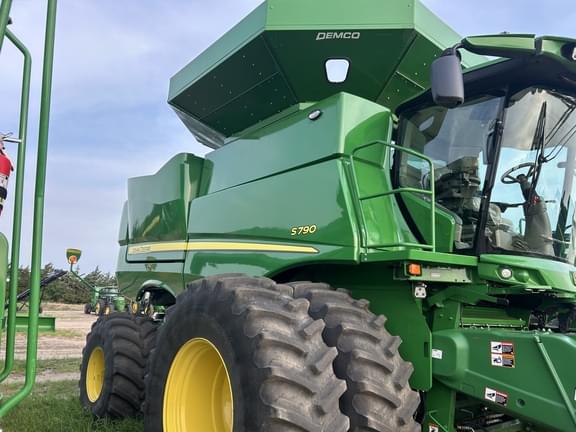 Image of John Deere S790 equipment image 3