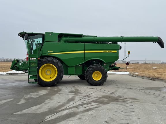 Image of John Deere S790 equipment image 2