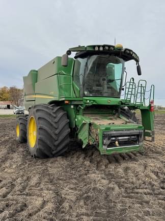 Image of John Deere S790 equipment image 1