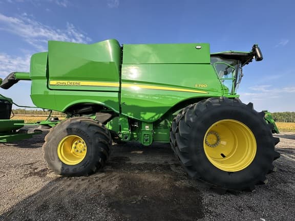 Image of John Deere S790 equipment image 2